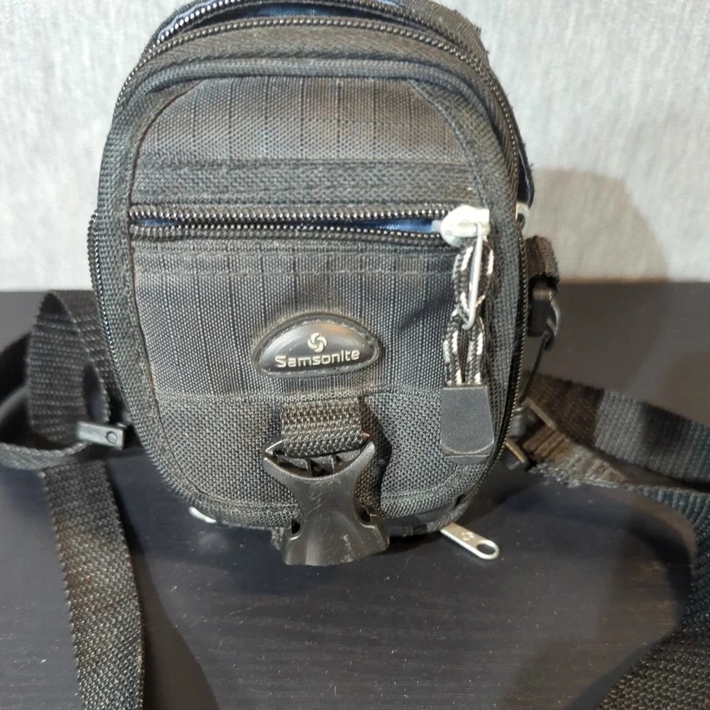 Samsonite‎ Small Zippered Camera Carrying Case